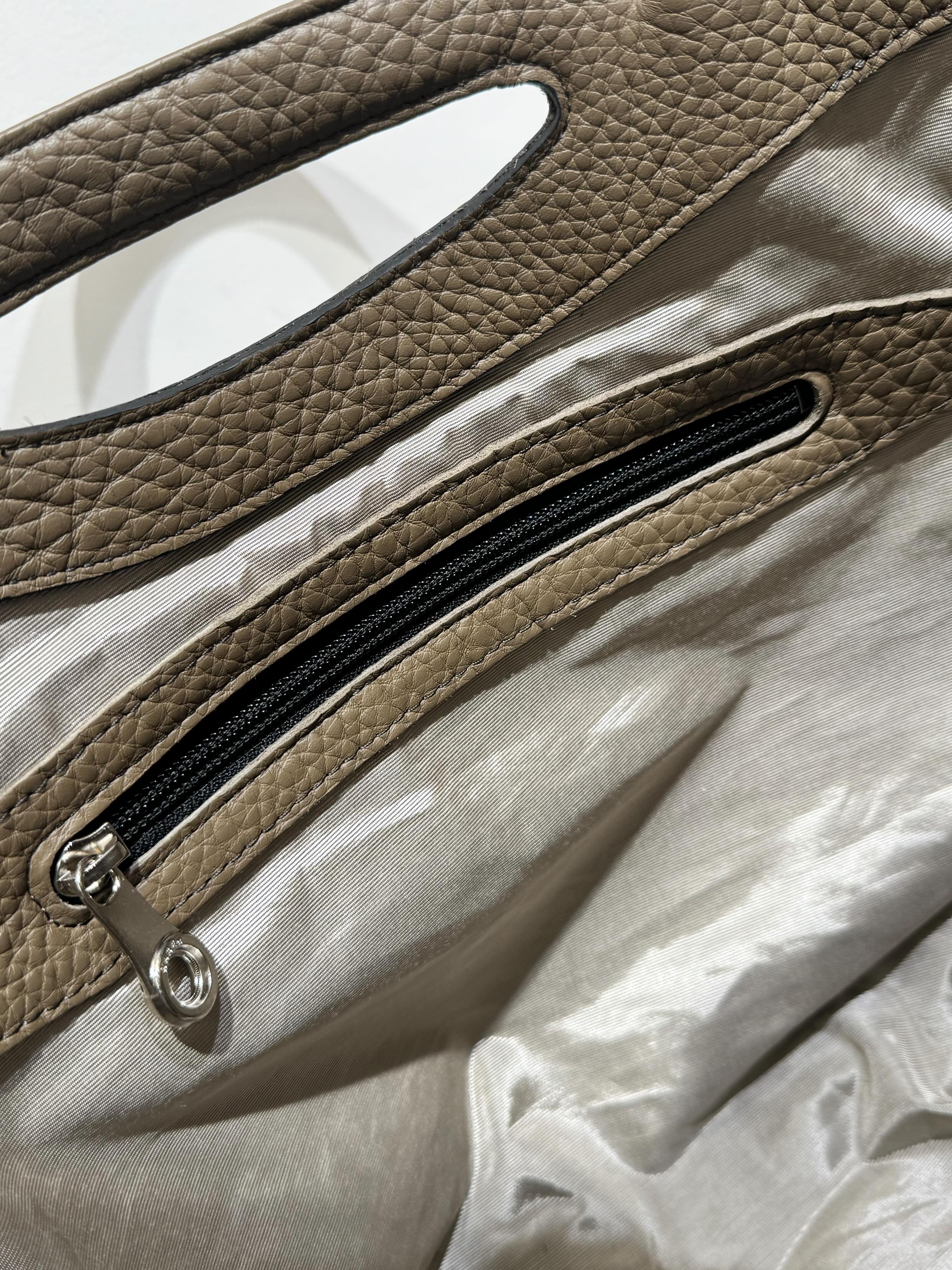 【1点もの】SNUGGLE TOTE Taurillon Clemence: スナグルトート トリヨンクレマンス