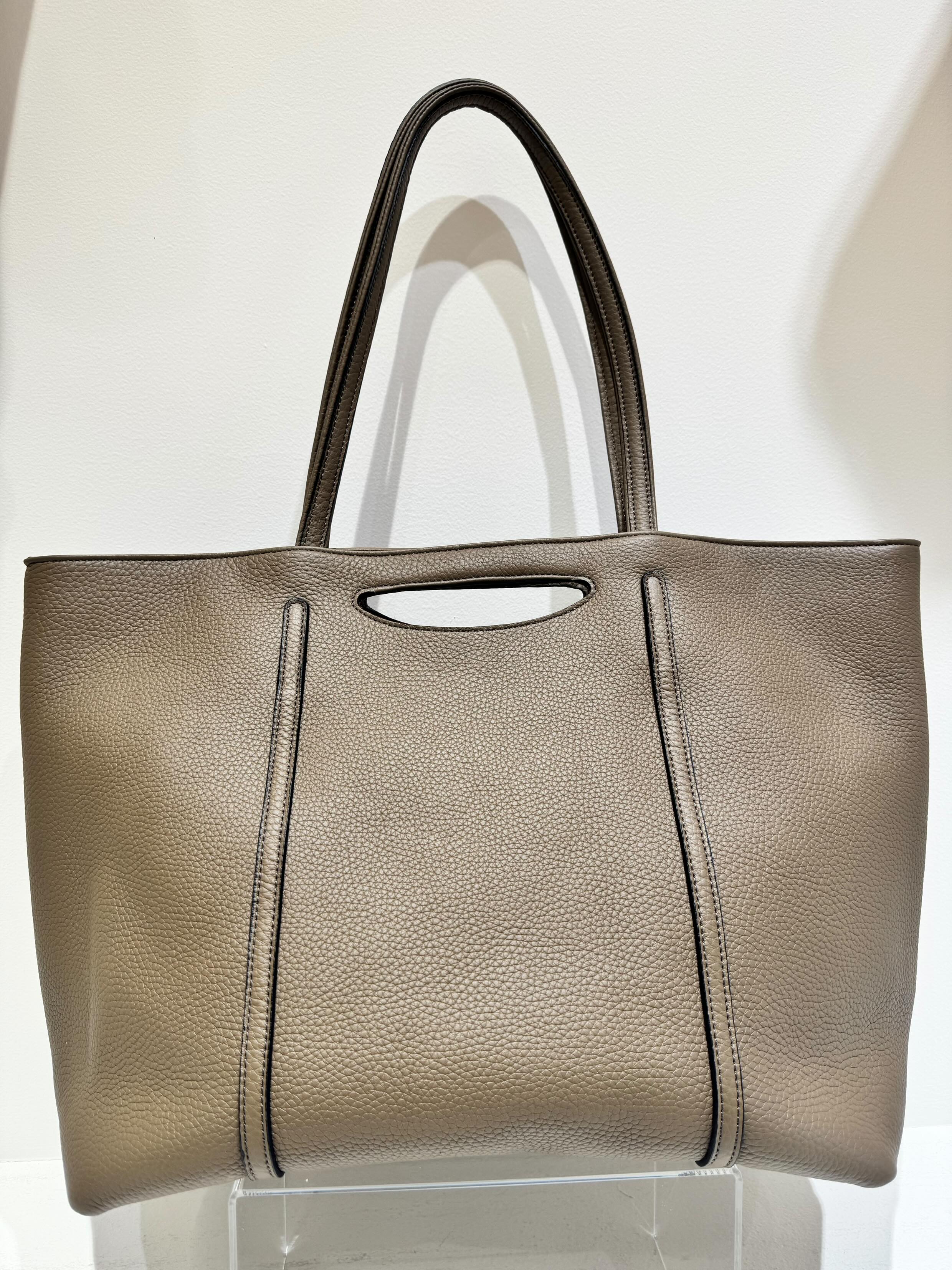 【1点もの】SNUGGLE TOTE Taurillon Clemence: スナグルトート トリヨンクレマンス