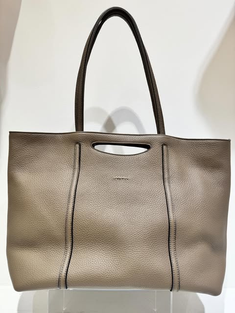 【1点もの】SNUGGLE TOTE Taurillon Clemence: スナグルトート トリヨンクレマンス