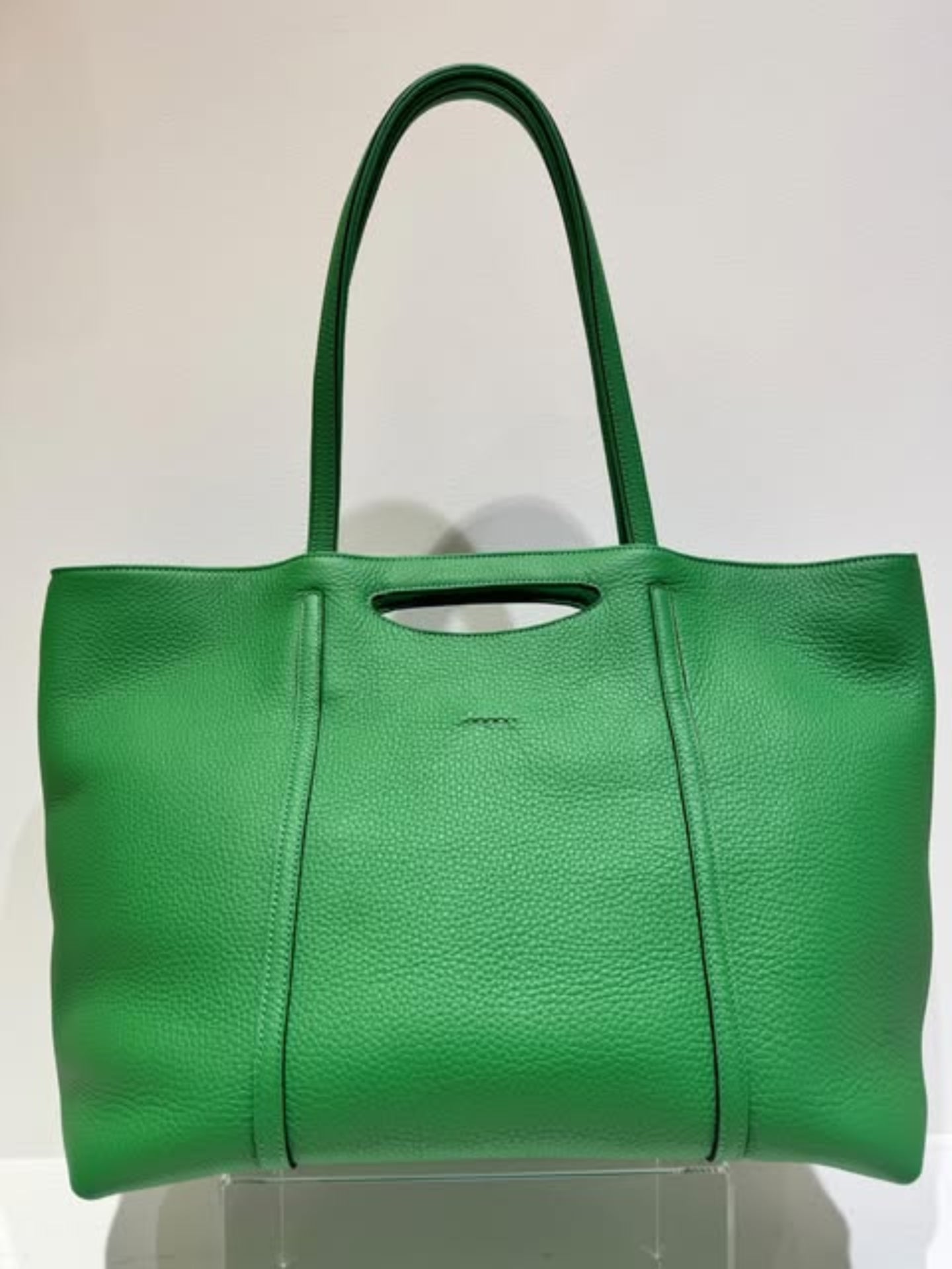 【1点もの】SNUGGLE TOTE Taurillon Clemence： スナグルトート  トリヨンクレマンス